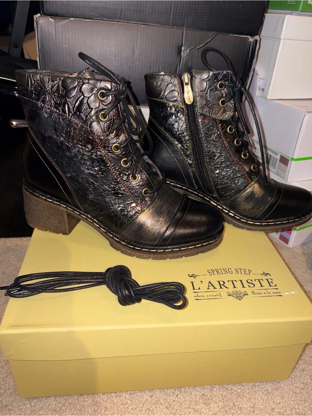L'Artiste by Spring Step Black Floral Embossed Lace-Up Ankle Boots Size 37